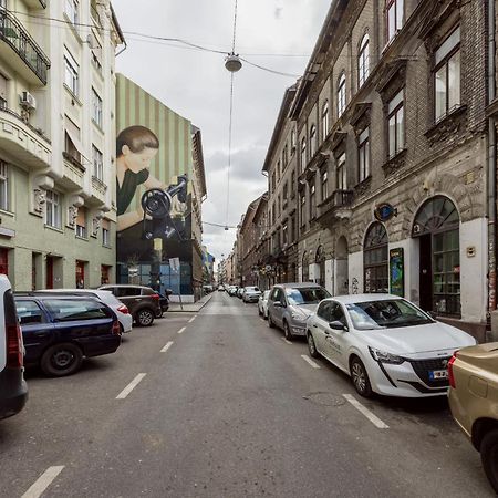 Sleek Downtown Living Apartment Budapest Exterior photo